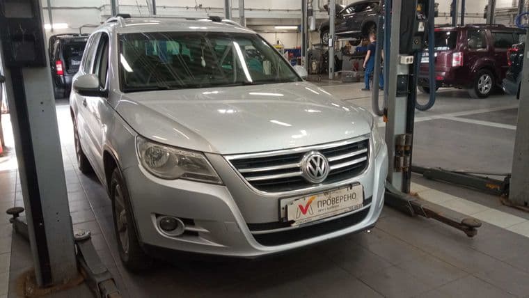 Volkswagen Tiguan 2011 года, 200 558 км - вид 2