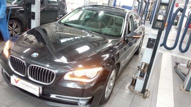 BMW 7 серия 2013 года, 154 770 км - вид 1