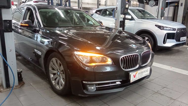 BMW 7 серия 2013 года, 154 770 км - вид 2