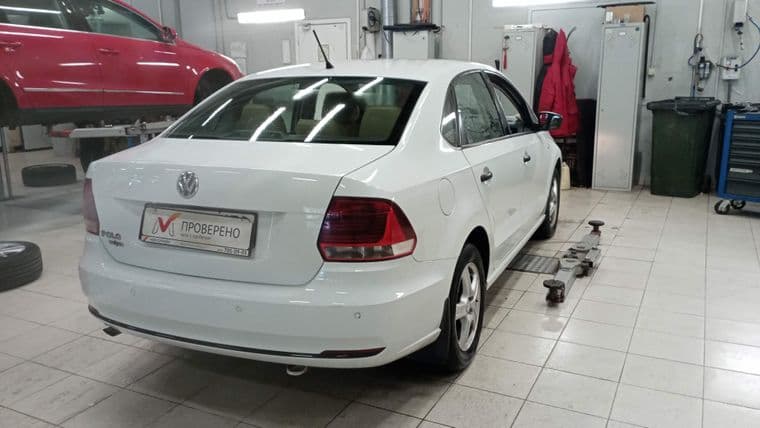 Volkswagen Polo 2015 года, 121 058 км - вид 2