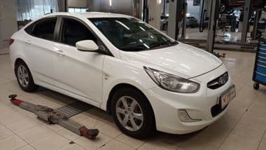 Hyundai Solaris 2013 года, 275 000 км - вид 2
