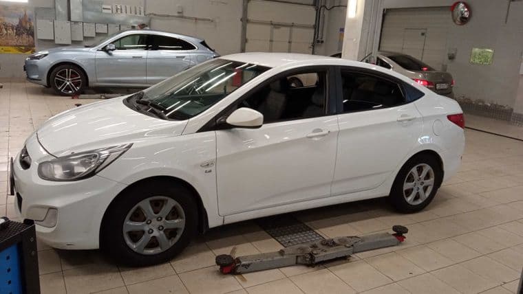 Hyundai Solaris 2013 года, 275 000 км - вид 1