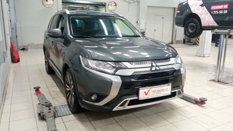 Mitsubishi Outlander, 2019 - вид 1