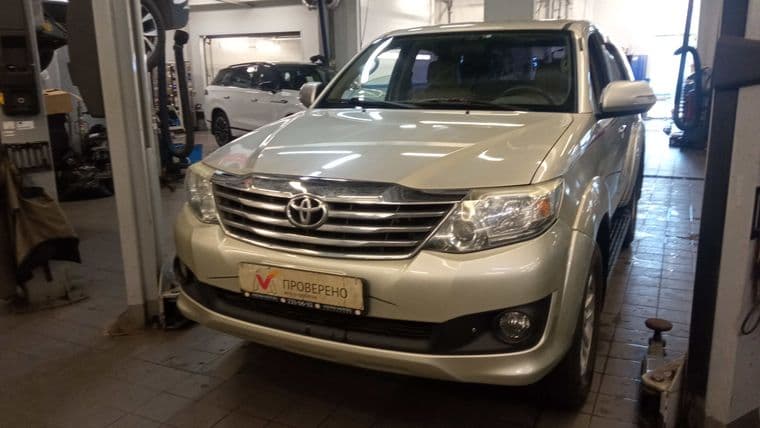 Toyota Fortuner, 2012