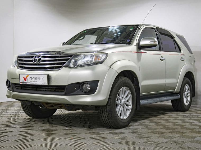 Toyota Fortuner 2012 года, 146 500 км - вид 1