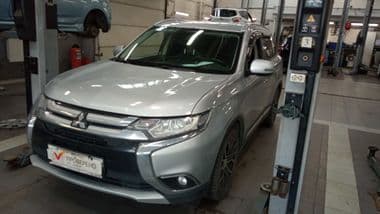 Mitsubishi Outlander 2018 года, 243 666 км - вид 1