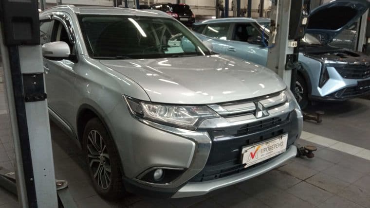 Mitsubishi Outlander 2018 года, 243 666 км - вид 2