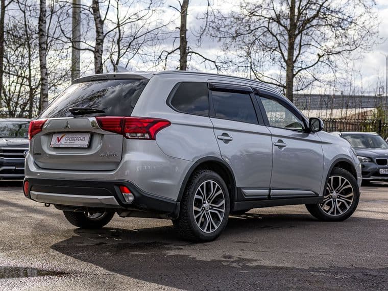 Mitsubishi Outlander 2018 года, 243 666 км - вид 2
