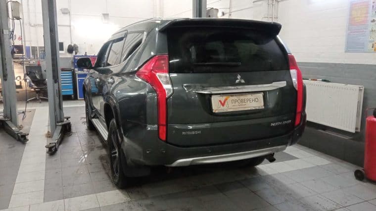 Mitsubishi Pajero Sport, 2018 - вид 3