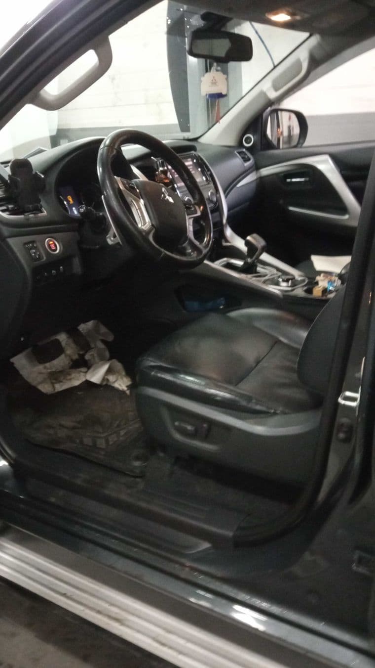 Mitsubishi Pajero Sport, 2018 - вид 4