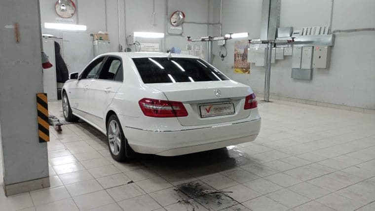 Mercedes-Benz E-класс, 2011 - вид 3