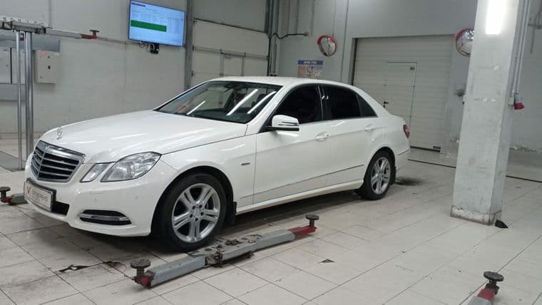 Mercedes-Benz E-класс, 2011