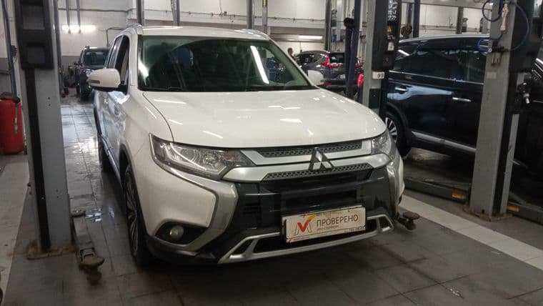 Mitsubishi Outlander, 2021 - вид 1