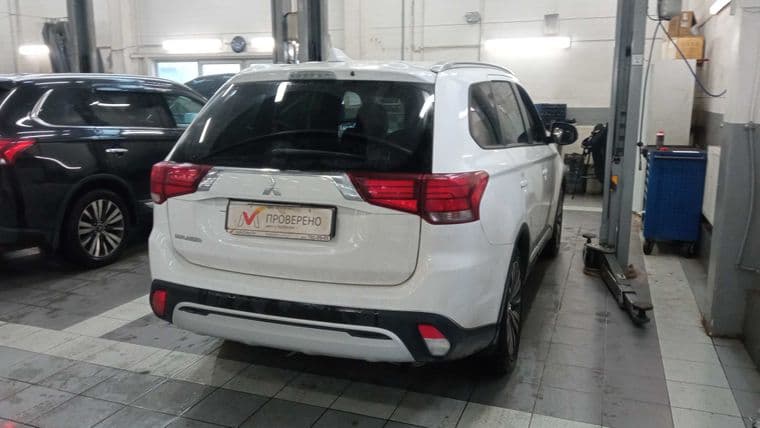 Mitsubishi Outlander, 2021 - вид 2