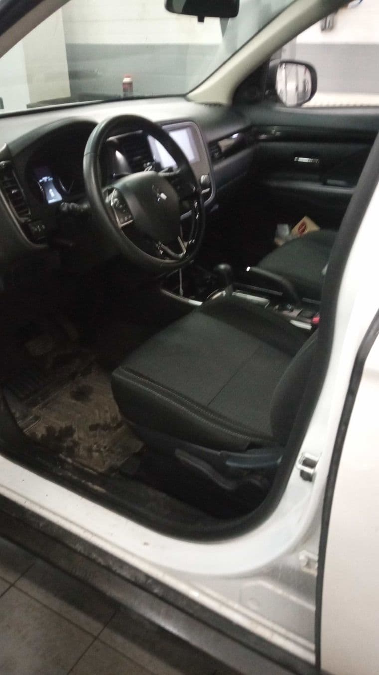 Mitsubishi Outlander, 2021 - вид 4