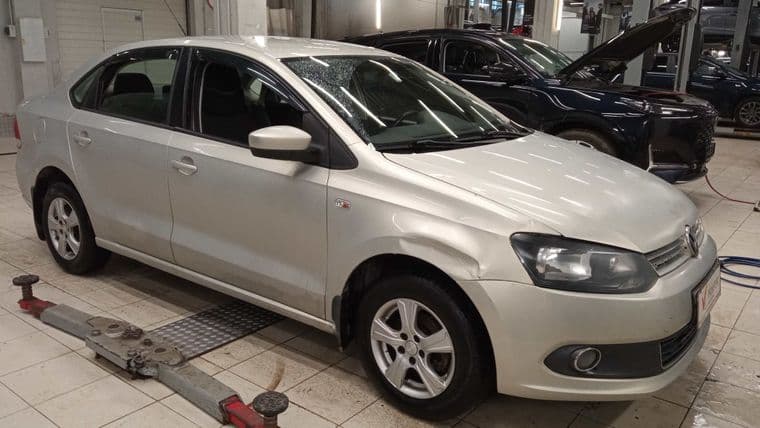 Volkswagen Polo 2011 года, 250 000 км - вид 2