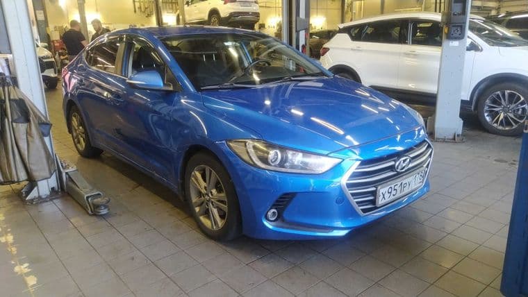 Hyundai Elantra 2017 года, 274 110 км - вид 2