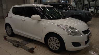 Suzuki Swift 2011 года, 183 000 км - вид 2
