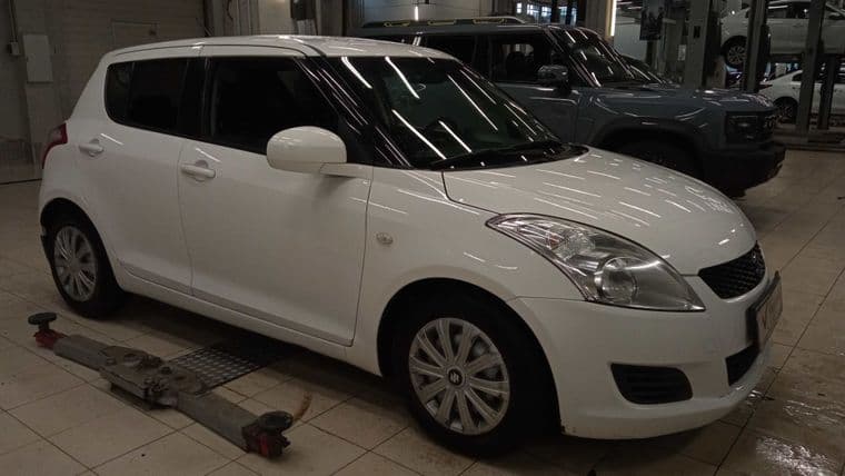 Suzuki Swift 2011 года, 183 000 км - вид 2