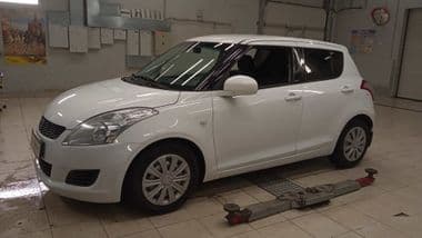 Suzuki Swift 2011 года, 183 000 км - вид 1