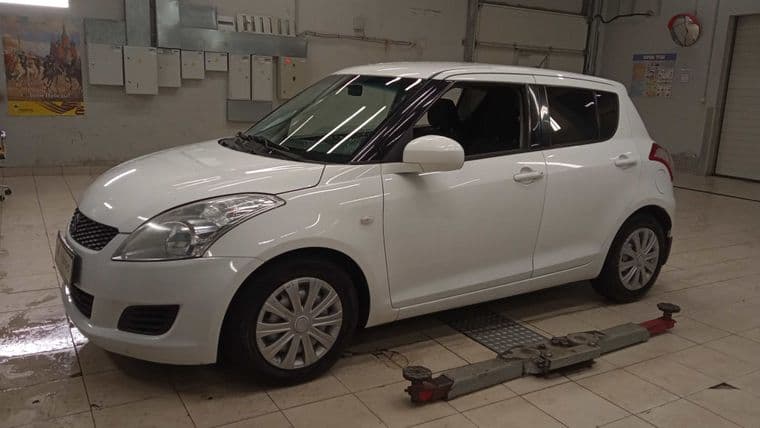 Suzuki Swift 2011 года, 183 000 км - вид 1