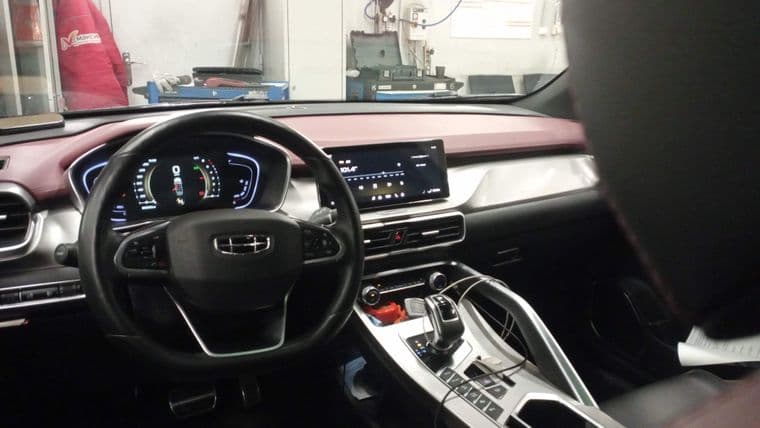 Geely Coolray, 2021 - вид 4