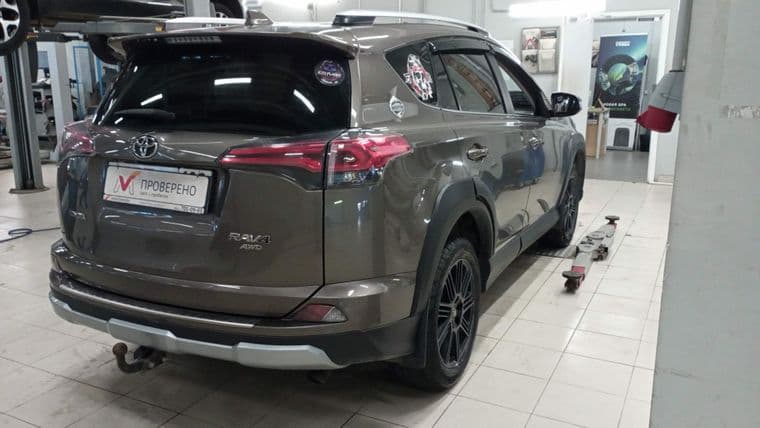 Toyota Rav4, 2018 - вид 2