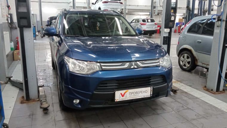 Mitsubishi Outlander, 2014 - вид 1