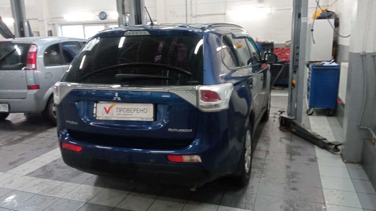 Mitsubishi Outlander, 2014 - вид 2