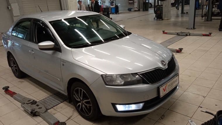 Skoda Rapid 2016 года, 148 550 км - вид 2