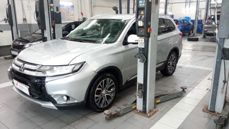 Mitsubishi Outlander 2017 года, 182 532 км - вид 1