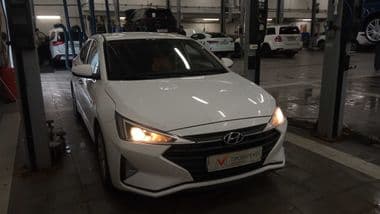 Hyundai Elantra 2019 года, 197 685 км - вид 2