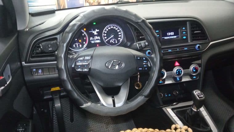 Hyundai Elantra, 2019 - вид 4