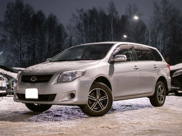 Toyota Corolla Fielder, 2011