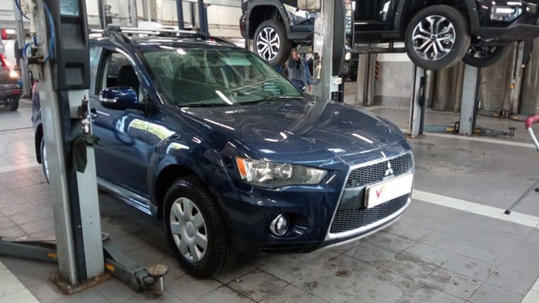 Mitsubishi Outlander 2011 года, 204 486 км - вид 2