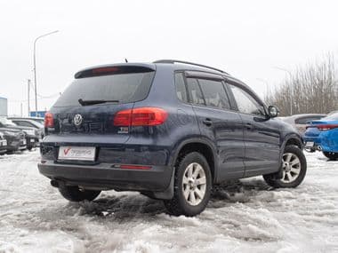 Volkswagen Tiguan 2012 года, 100 937 км - вид 2