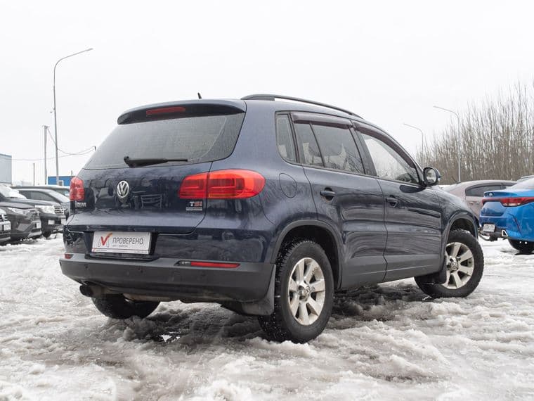 Volkswagen Tiguan 2012 года, 100 937 км - вид 2