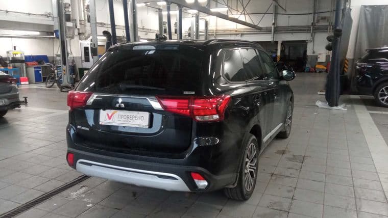 Mitsubishi Outlander, 2022 - вид 2