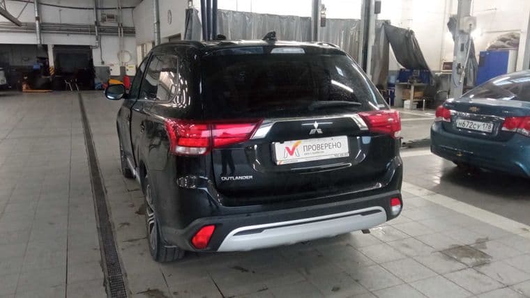 Mitsubishi Outlander, 2022 - вид 3