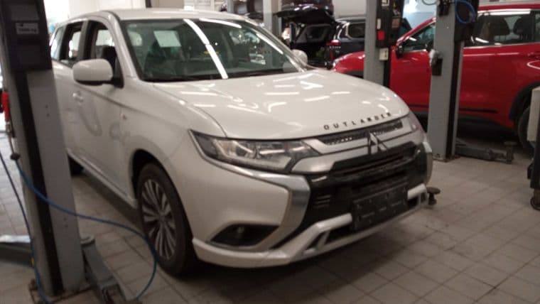 Mitsubishi Outlander, 2022 - вид 2