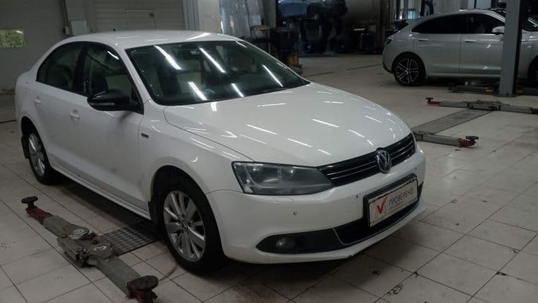 Volkswagen Jetta 2013 года, 195 308 км - вид 2