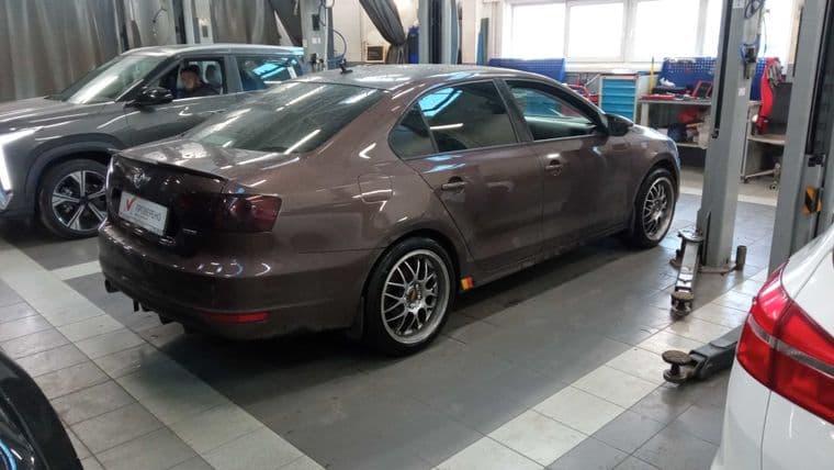 Volkswagen Jetta, 2014 - вид 2