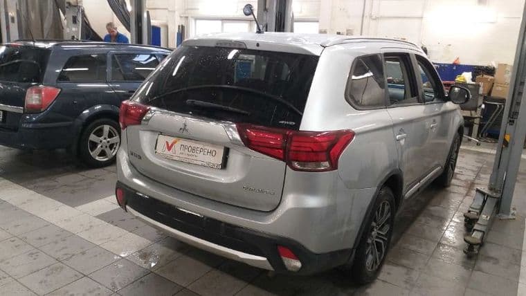 Mitsubishi Outlander, 2016 - вид 2