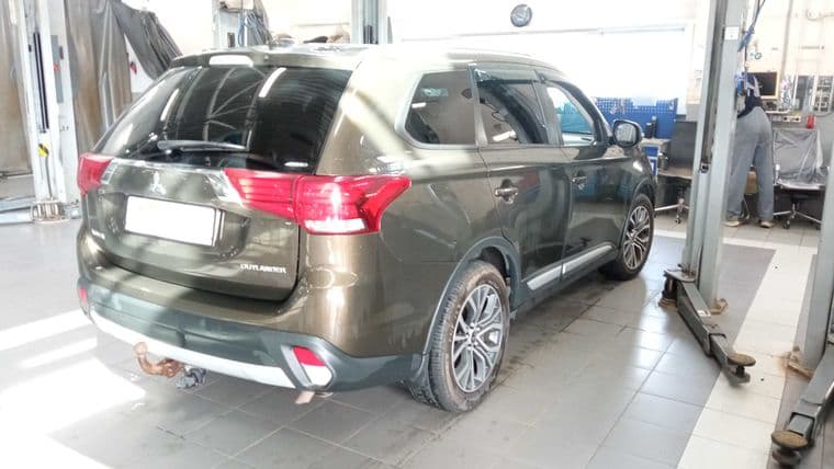 Mitsubishi Outlander, 2018 - вид 2