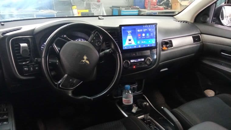 Mitsubishi Outlander, 2018 - вид 4