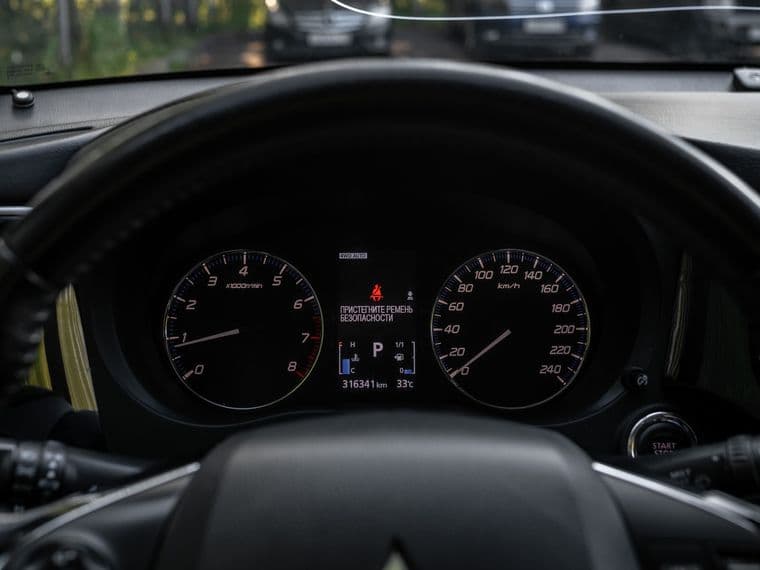 Mitsubishi Outlander, 2018 - вид 4