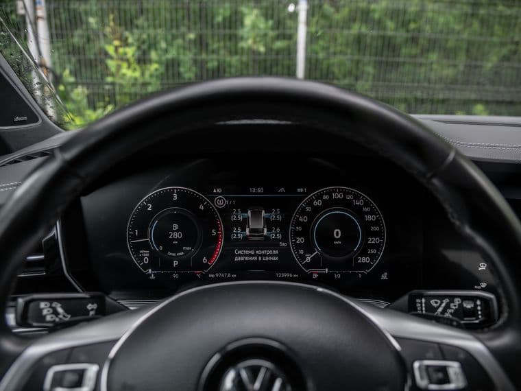 Volkswagen Touareg, 2019 - вид 4