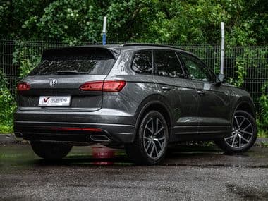 Volkswagen Touareg 2019 года, 123 994 км - вид 2