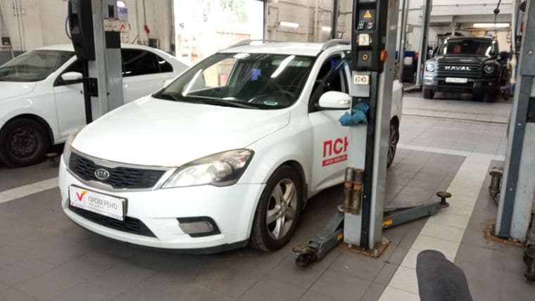 KIA Ceed 2011 года, 327 100 км - вид 1