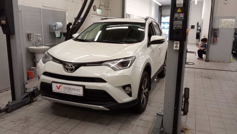 Toyota RAV4 2016 года, 179 985 км - вид 1